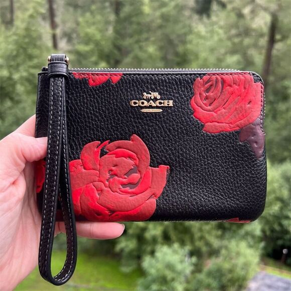 NWT Coach Corner Zip Wristlet With Floral Print CCJ70 COACH Corner Zip Wristlet in Red Rose Floral Print CCJ70 NWT AUTHENTIC